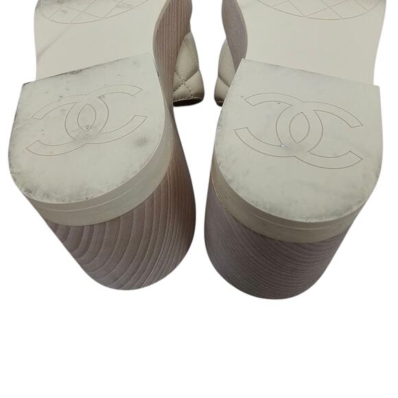 Chanel CC Wood Platform Sandal Slide Mule Size 39 US 8 8.5 Quilted Beige Leather